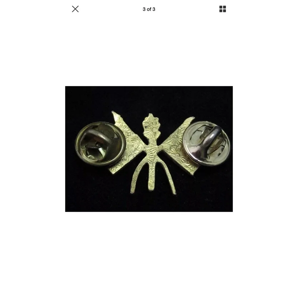 Red & White Flags Vintage Gold Toned Enamel Tie Tack Lapel Military Pin‎